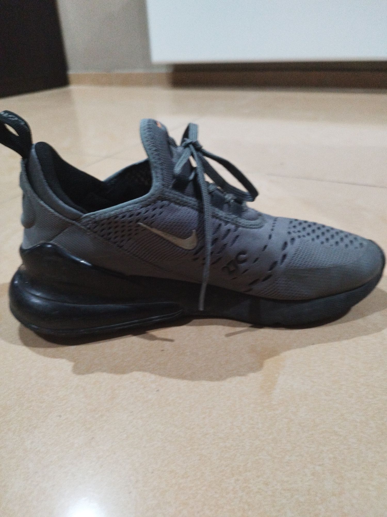 Обувки на nike Air max 270