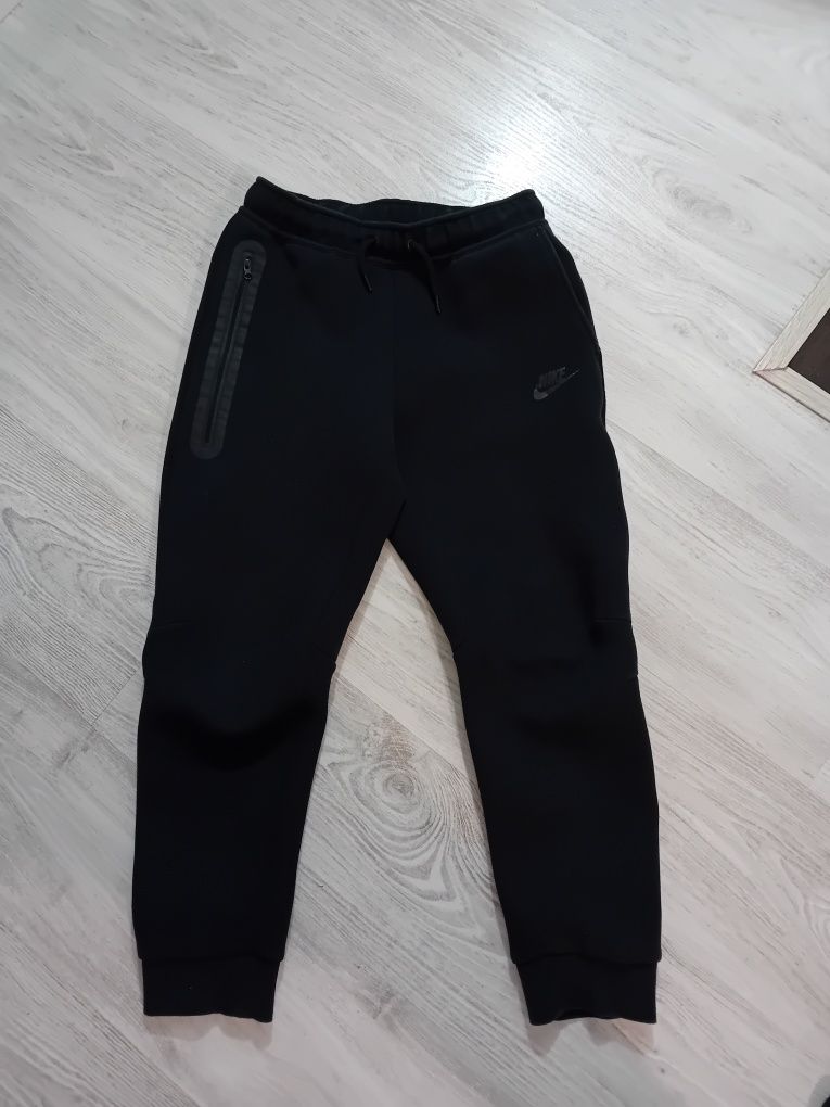 Pantaloni nike Tech fleece