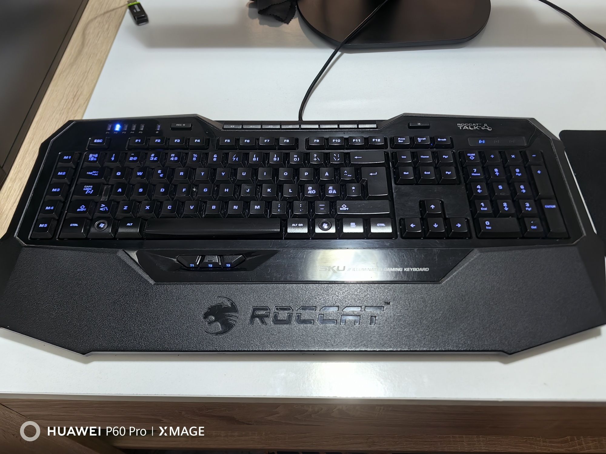 Roccat Isku Illuminated
Кратко описание
Снимки