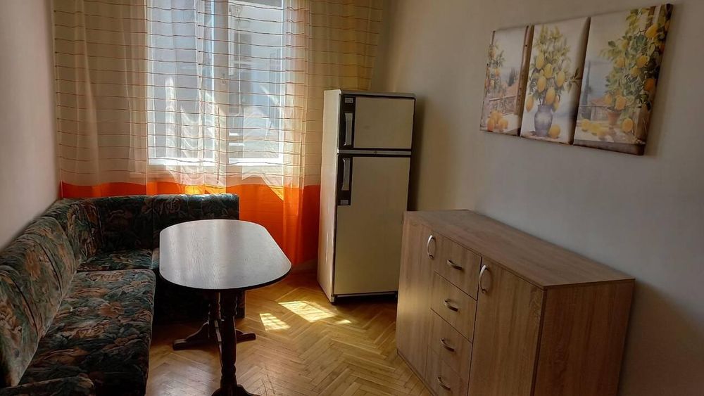 Дава се под наем Двустаен апартамент в Пловдив, Център - 60 кв.м за 357 € - Снимка #2