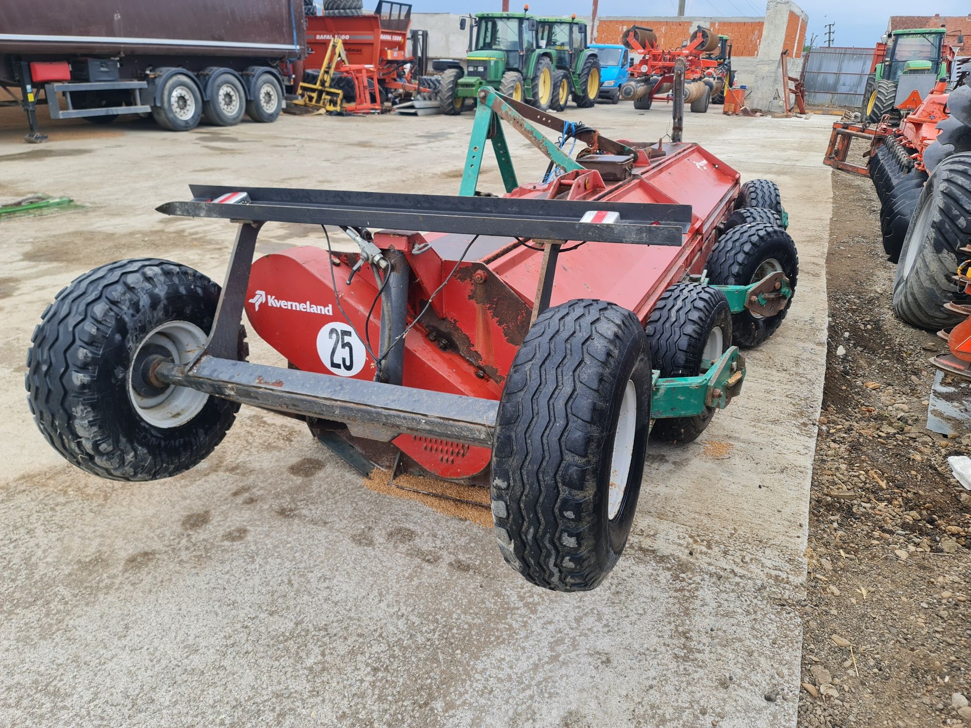 tocatoare resturi vegetale plug disc freza remorca utilaje agricole