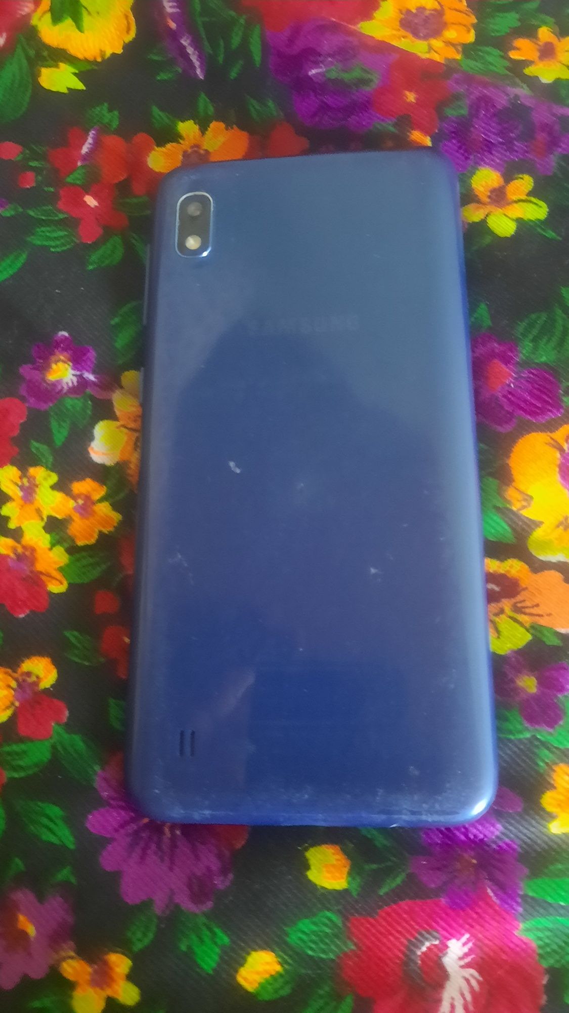 Samsung A 10 sotiladi 32 gb narxi 600000 sum