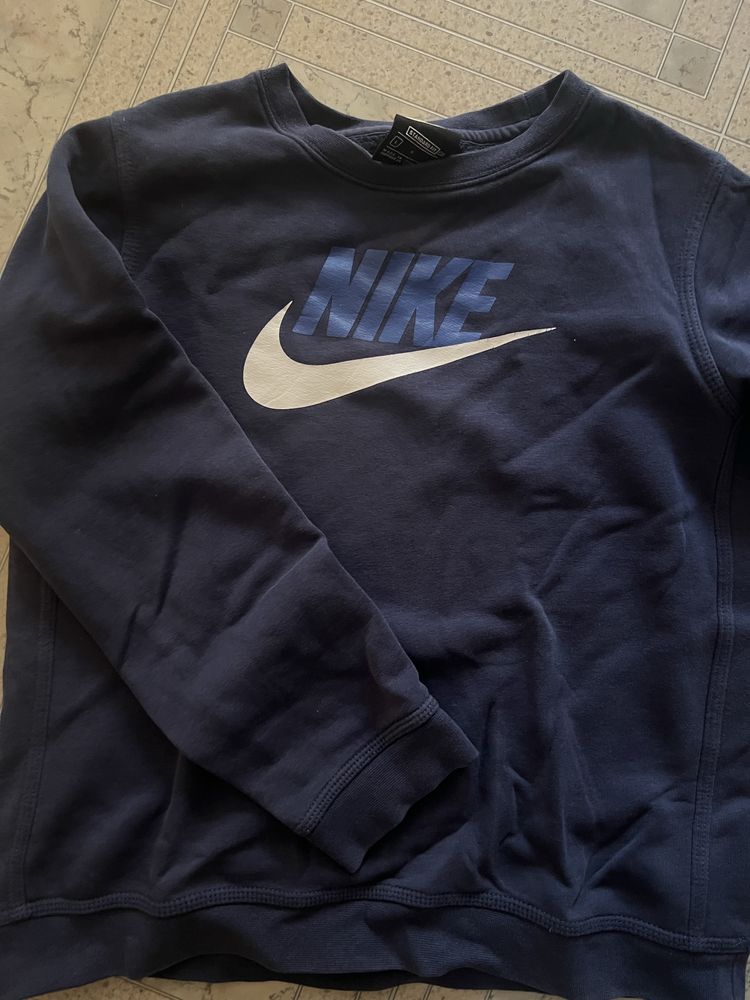 Продавам плътни горнища puma