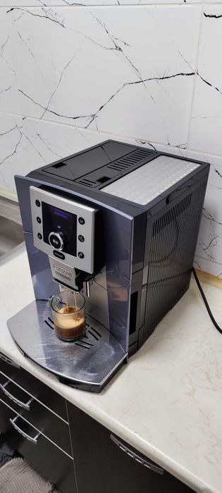 Espressor Automat DeLonghi Perfecta Cappuccino ESAM5500 cu Cafea Boabe
