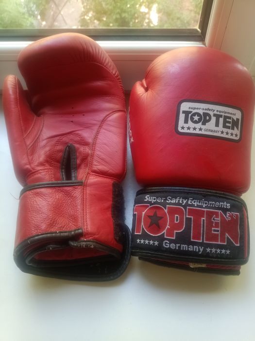 Боксерские перчатки