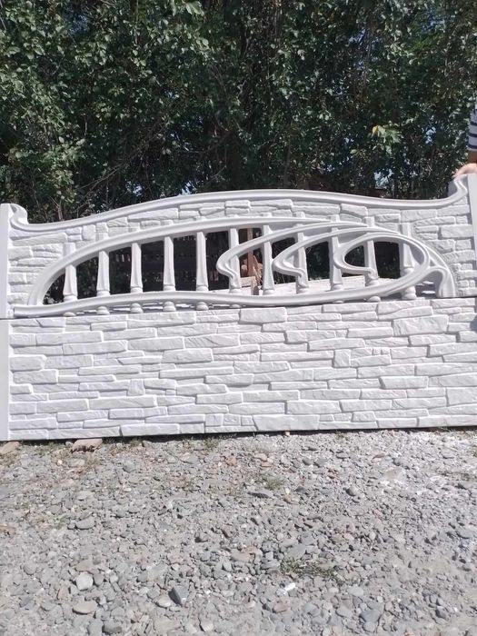 Plăci gard beton Botoșani 
Dimensiune placă : 200×50cm Grosime 4