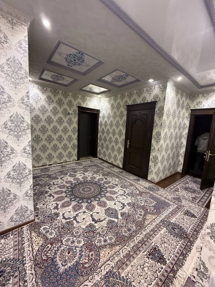 Мирзо-Улугбек Р-н Паркентский  4/7-8/8.130м2 Срочно продам квартиру