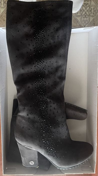 Продаются сапоги женские зимние