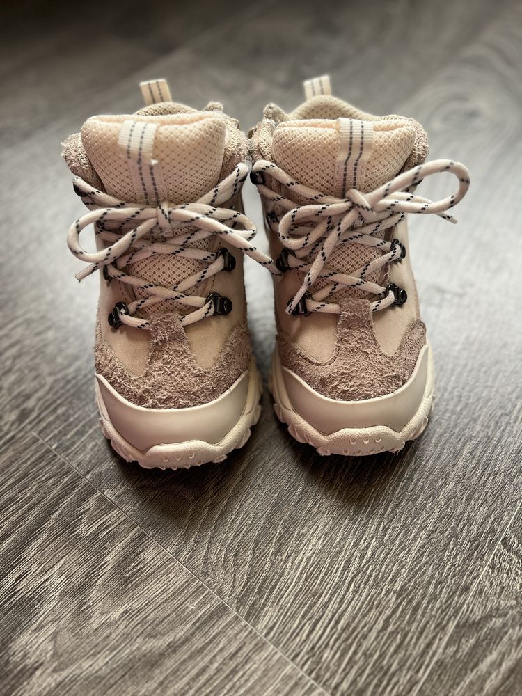 Ghete piele Zara, EUR 23
