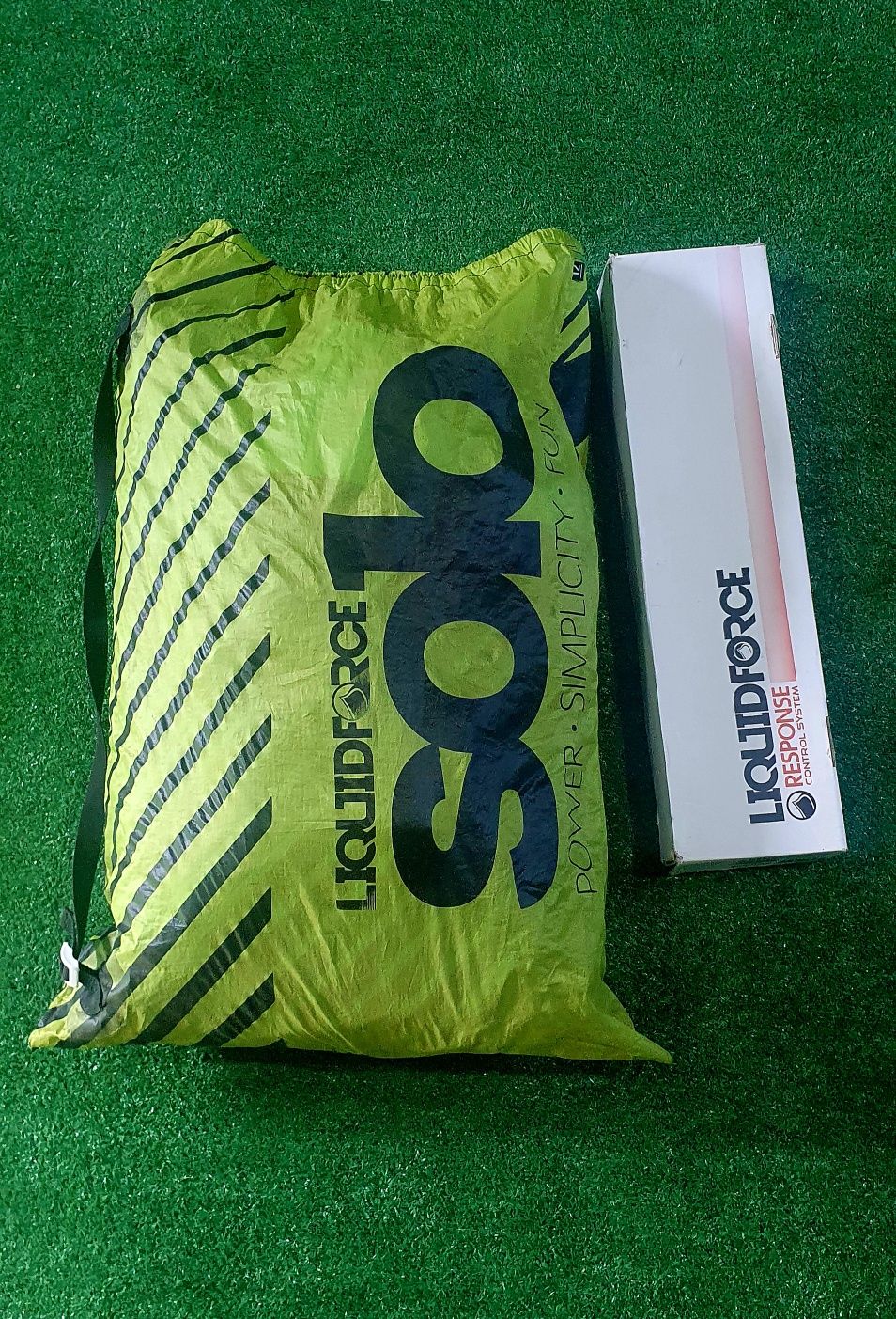 Kite Liquid Force Solo 12m + bară LF Response kitesurf zmeu kiteboard