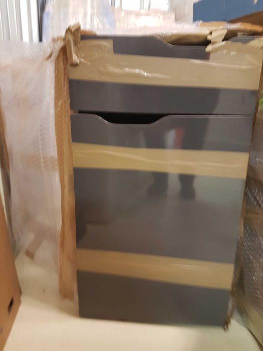 Практично и функционално бюро за офис/ученическо бюро