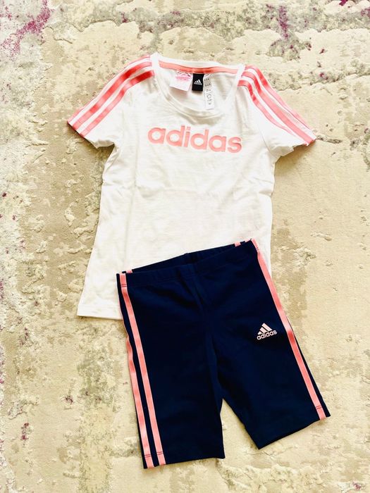 Set Adidas marimea 7-8ani impecabil