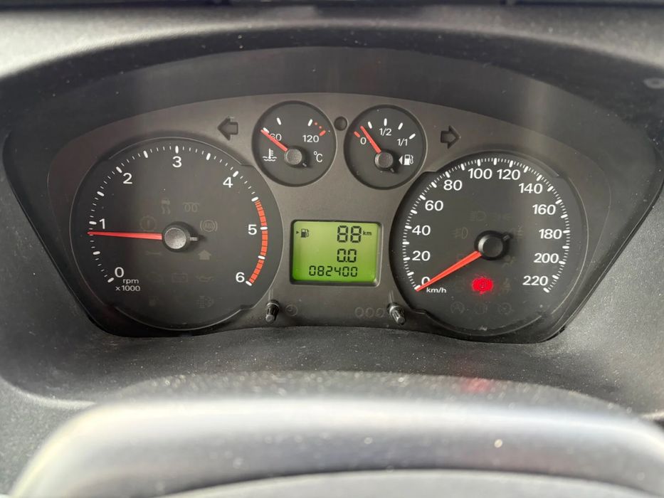 Ford Transit Euro 5. 85.000 km,cu lift pentru persoane cu dizabilitati
