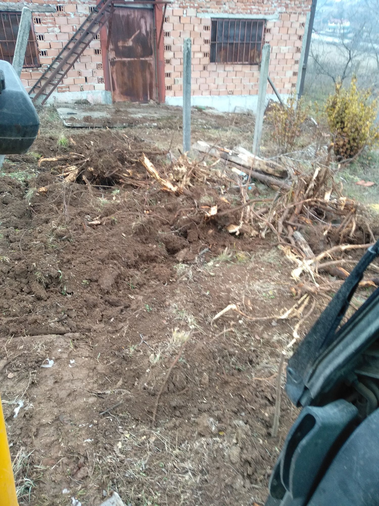 Мини багер дренажи основи ями почистване на градини дворни места ями