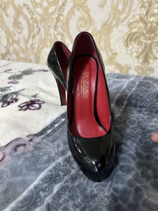 Женская обувь. Отдам бесплатно. Размер 36.