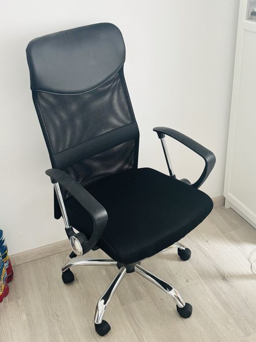 Scaun birou Ikea, foarte putin folosit