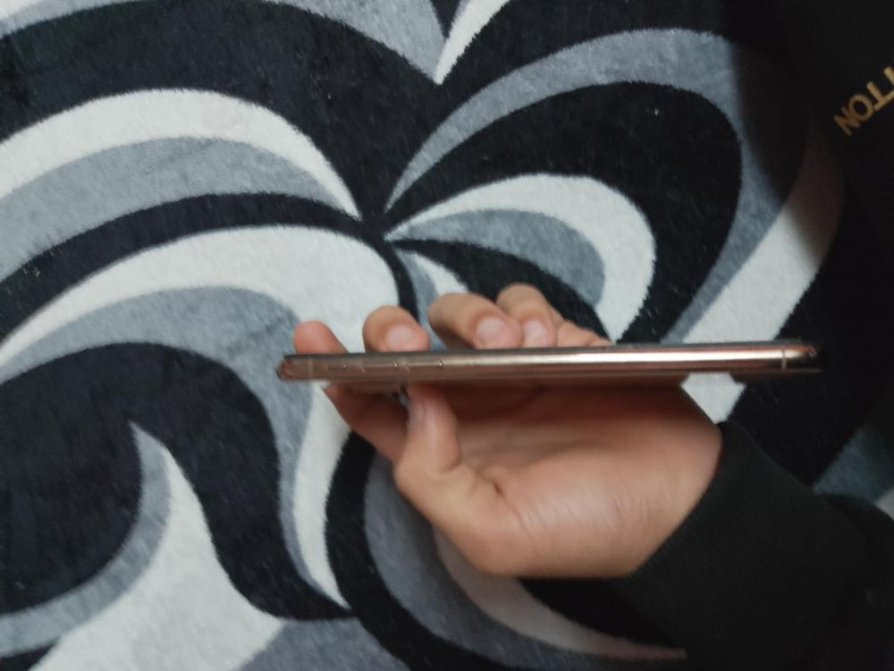 Vând sau schimb IPhone Xs Max gold