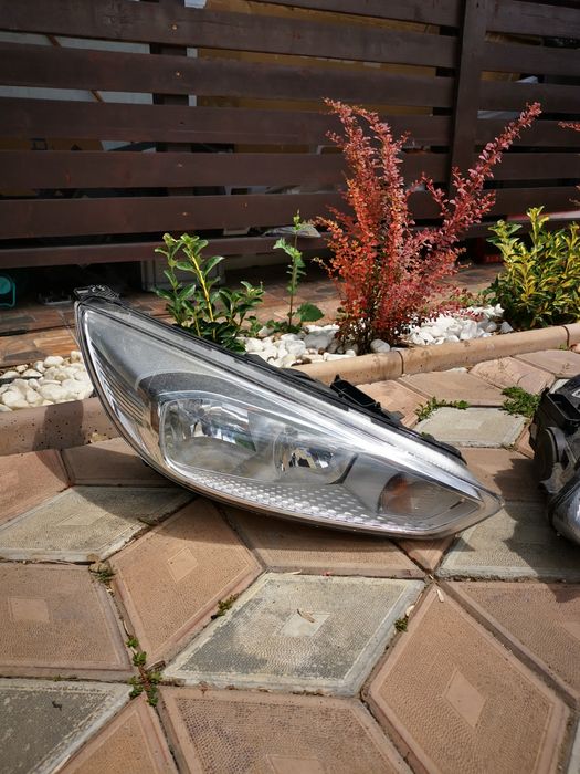 Far stânga dreapta ford focus 3 halogen
