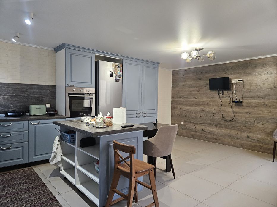 Добротный дом 360кв.м. на 10 сотках. Есть баня, два гаража. Зачаганск