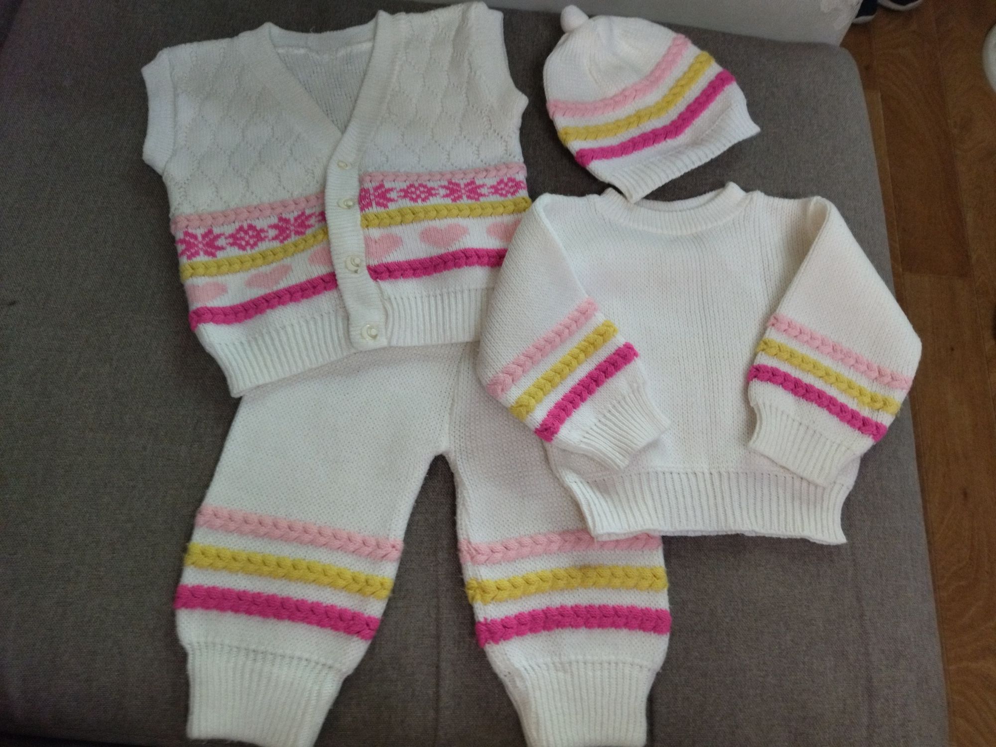 На девочку от 1 - 3 лет