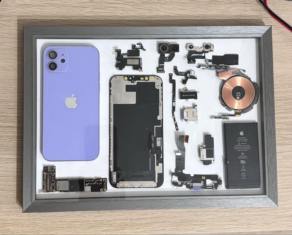 Уникатна картина от части на iPhone 12 – ръчна изработка, лилав цвят