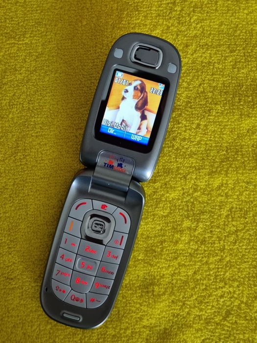 Telefon Alcatel cu clapeta cu incarcator