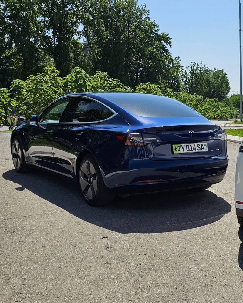 Tesla model 3  550 km yuradi 60ming yurgan ko'k rang