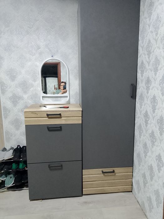 Продам прихожую  120000 т