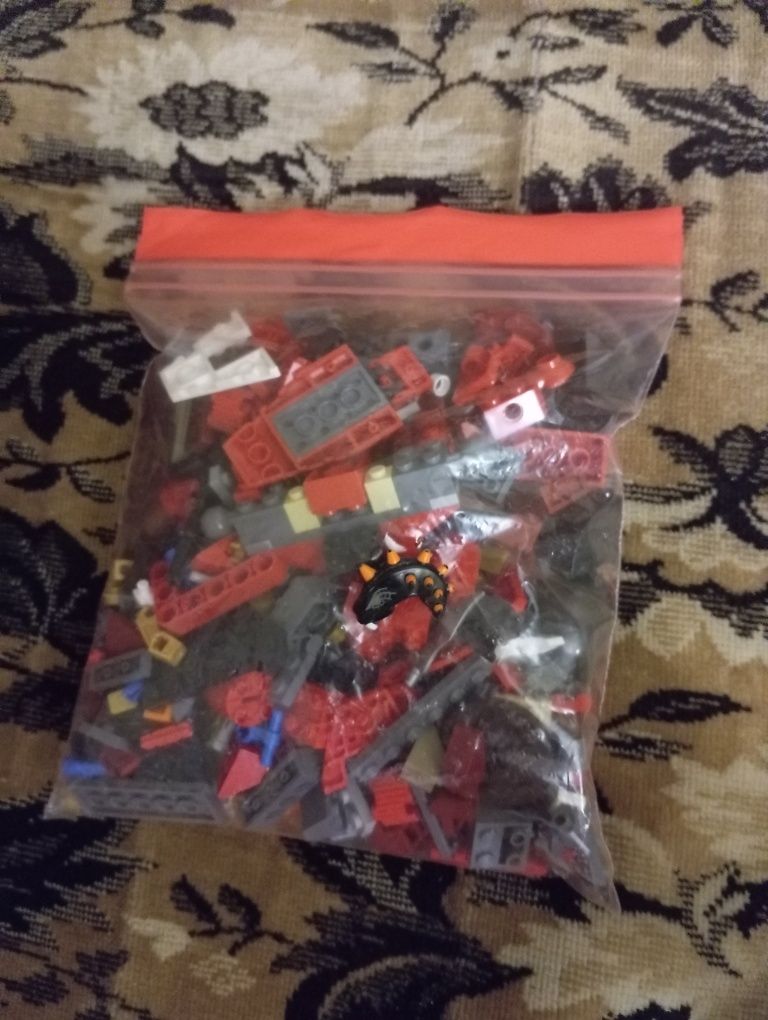 Продавам и Трейдвам сетове и фигурки на Lego Ninjago City Star wars