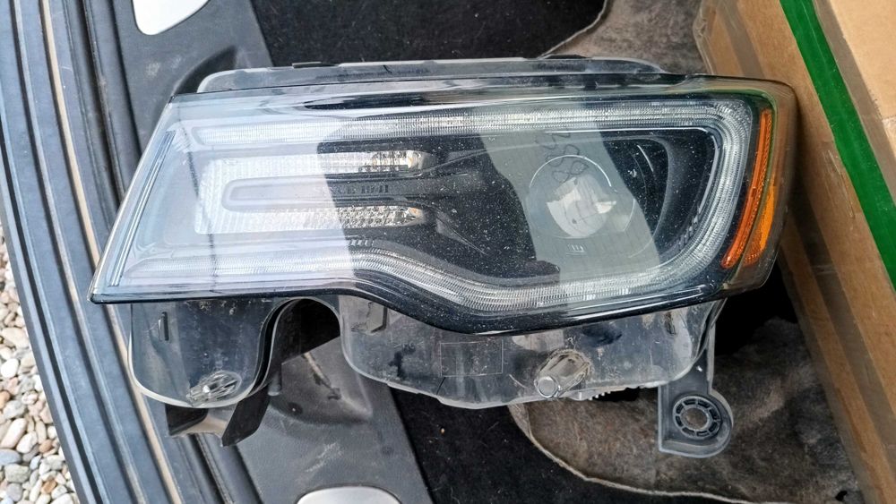 Фар ляв Jeep Grand Cherokee