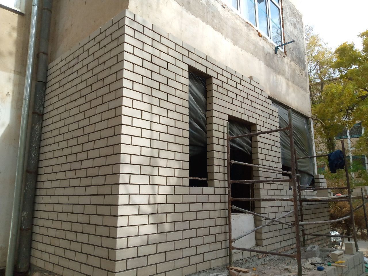 Balkonga g'isht teramiz