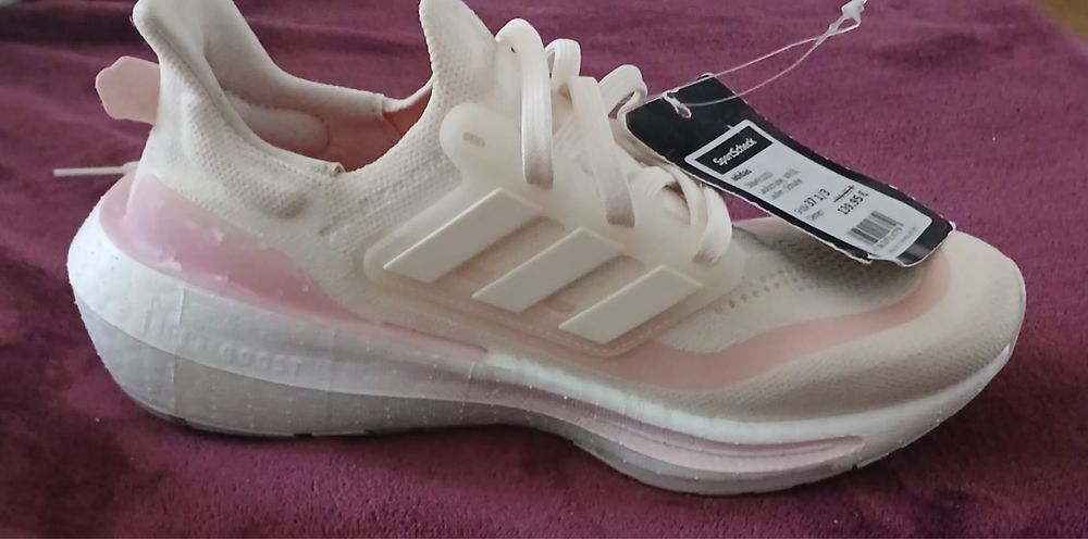 adidasi adidas originali cu eticheta