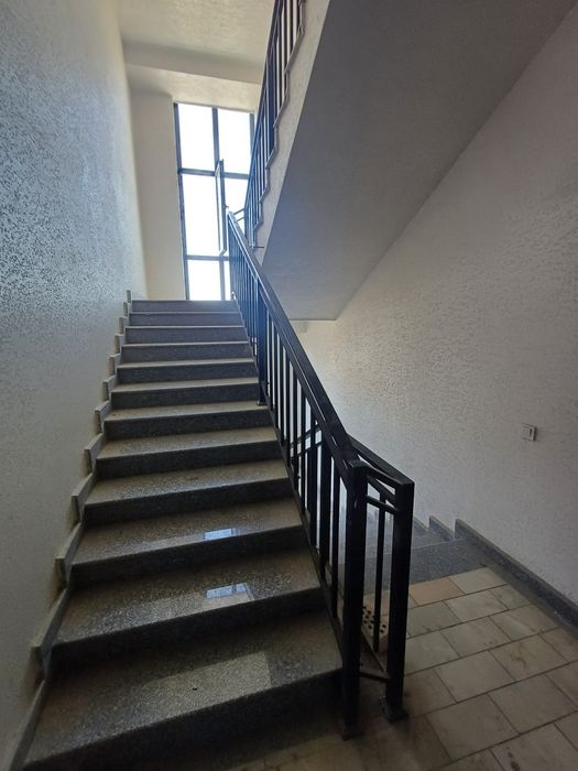 Zamona 74 m² 2 xona 2 etaj korobka