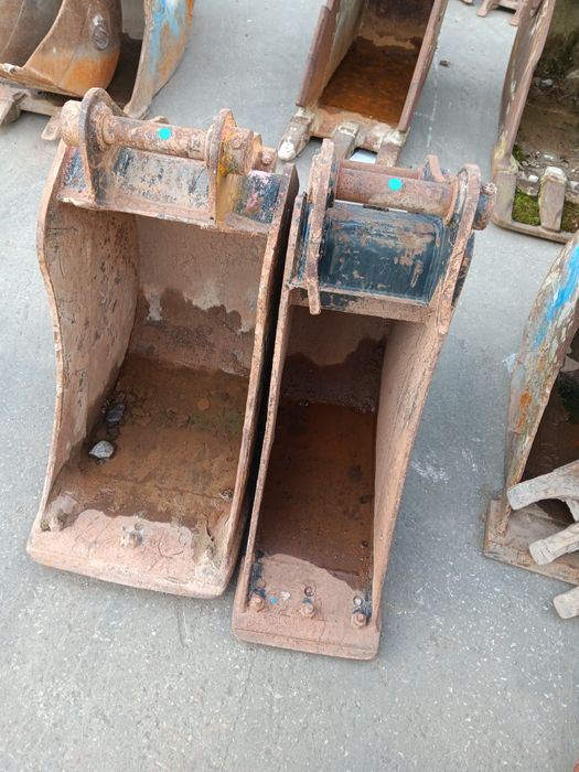 Vând cupe de excavator