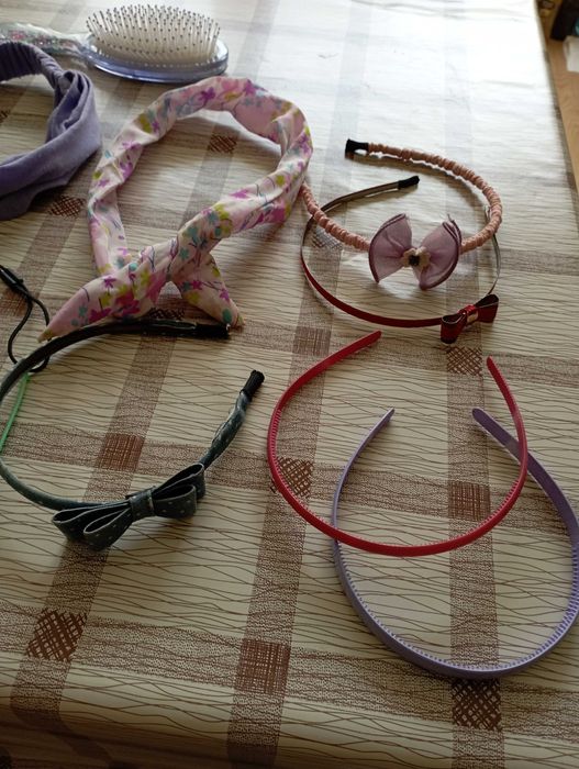 Диадеми, слънчеви очила и други аксесоари за момичета