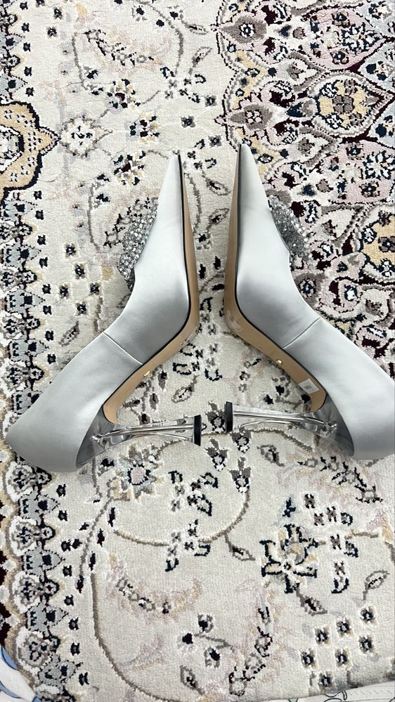Туфли на высоком каблуке от charles& keith
