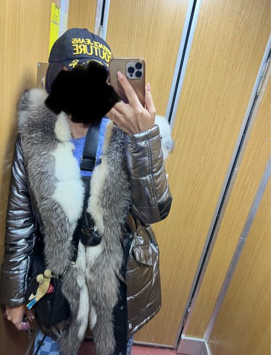 Geaca argintie cu blana naturala