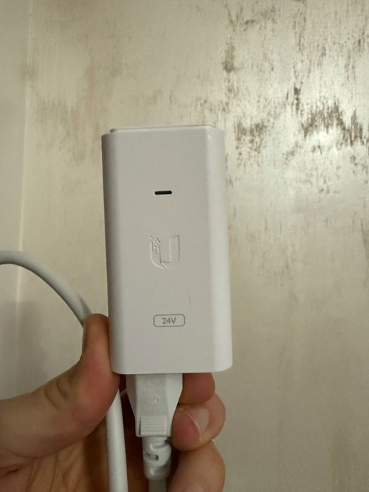 Acces point unifi Ubquiti 2.4 5Ghz si injector poe 24v unifi