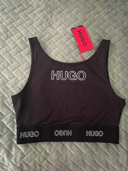 Ново бюстие Hugo