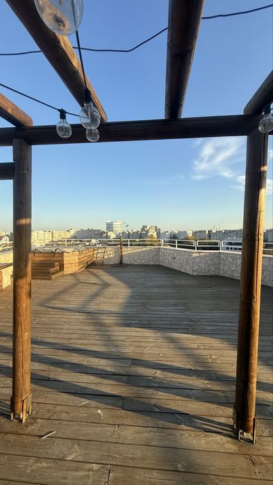 Penthouse Calea Calarasi, Piata muncii