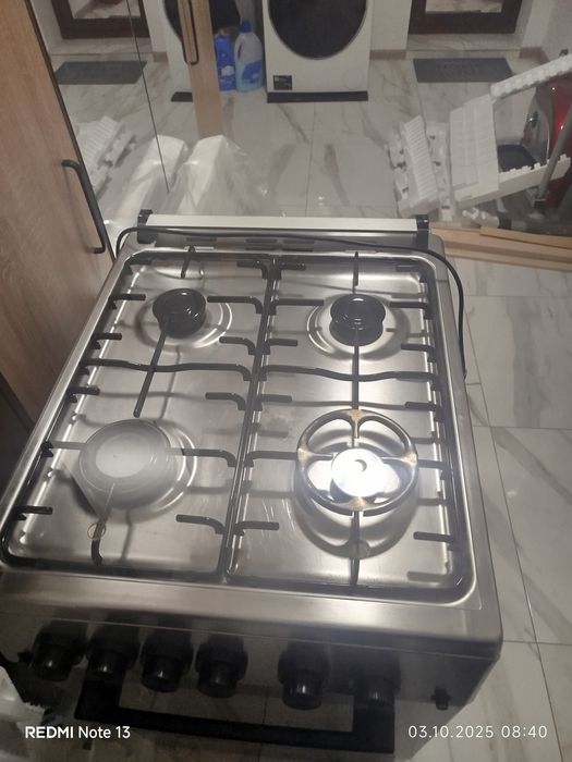 Готварска печка изцяло на газ много запазена