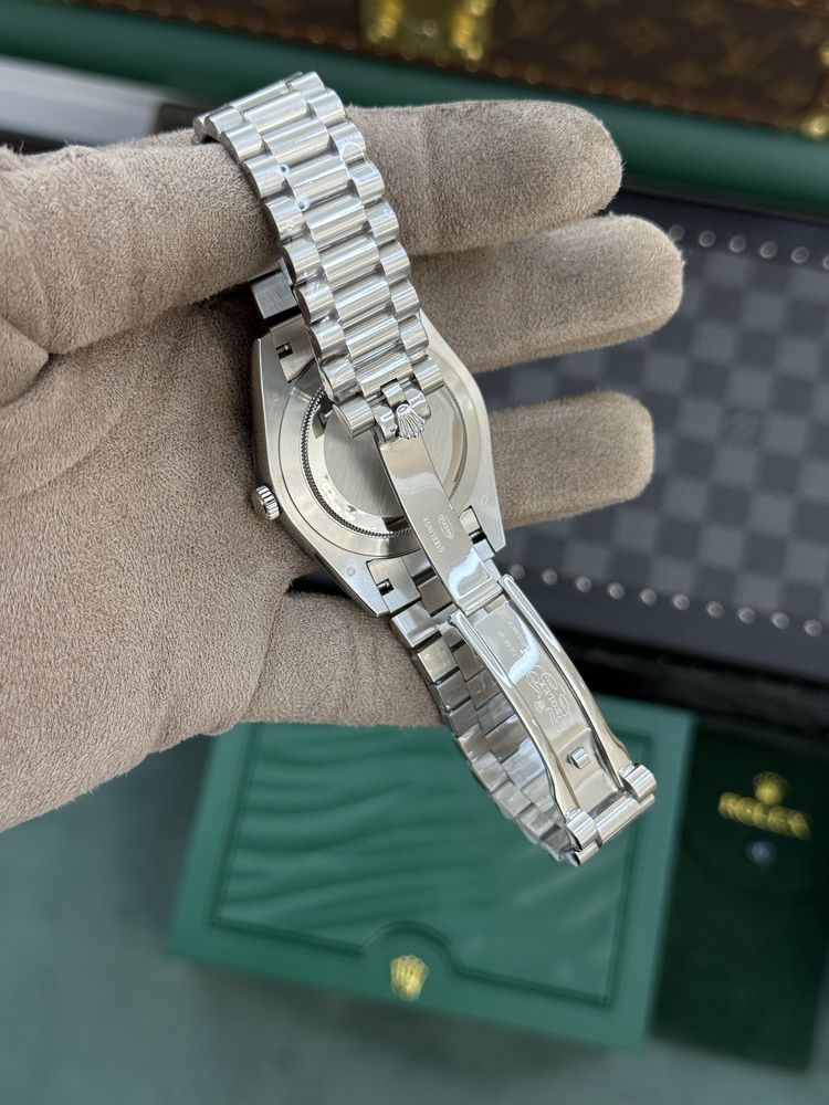 Rolex Day-Date 40 Platinum Baguette