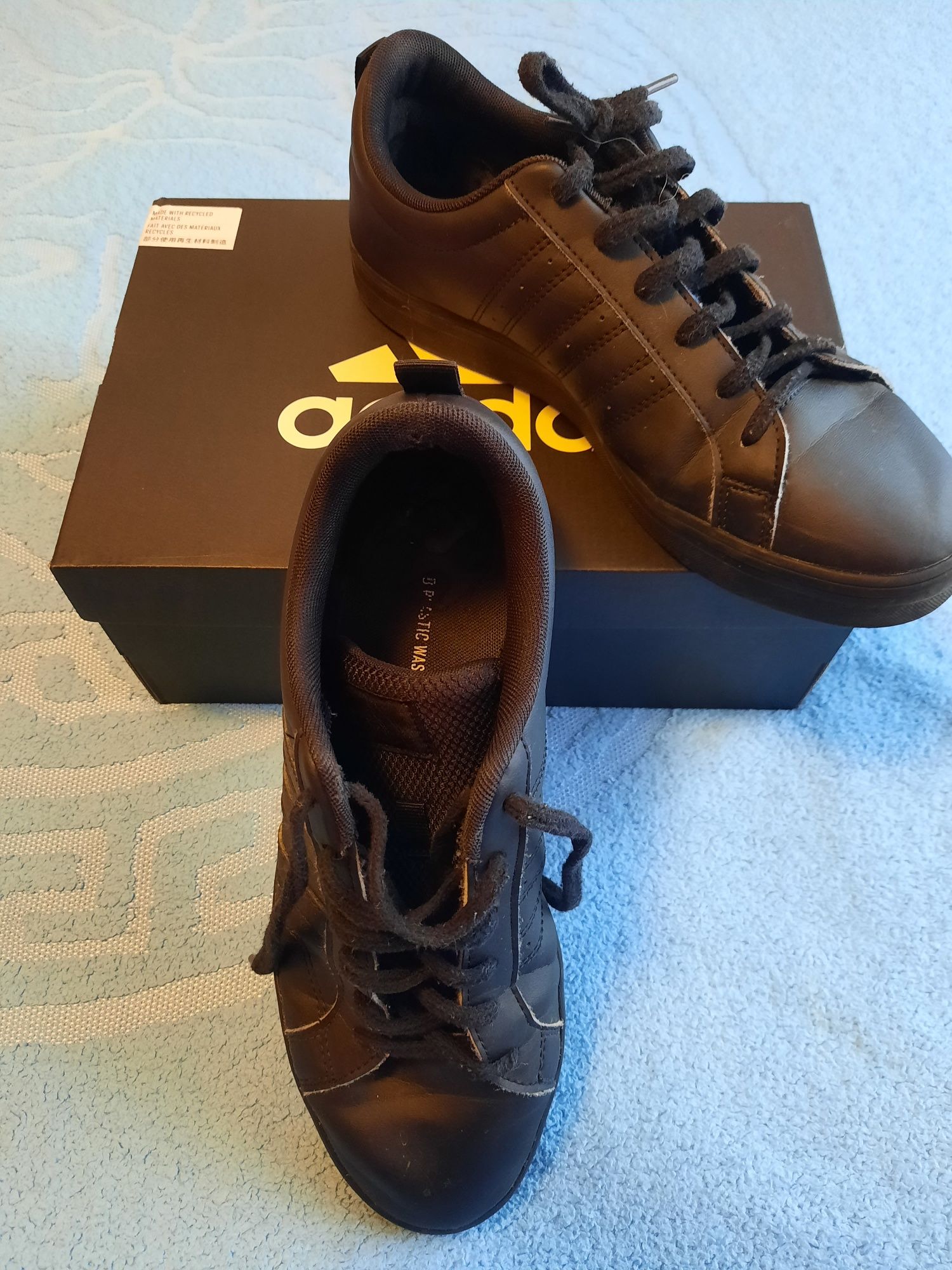 Adidași  piele (citește descrierea)