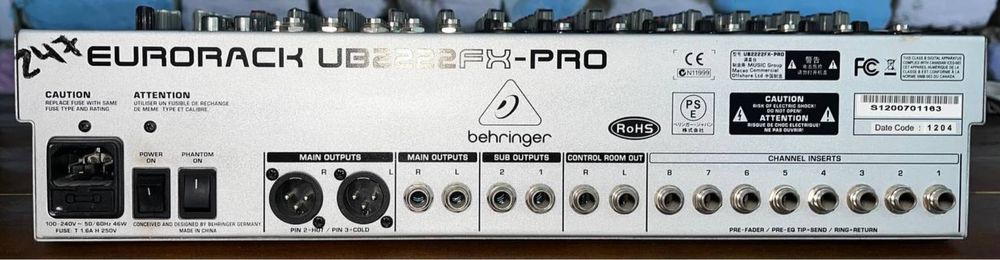 Микшерный пульт BEHRINGER