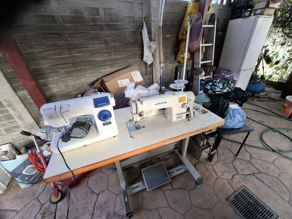 Masina cusut Jack si Toyota