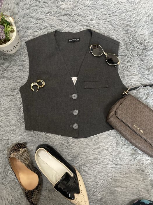 Девочки , налетайте ! Пиджаки , жакеты , жилетка . Бренд , дешево! С-м