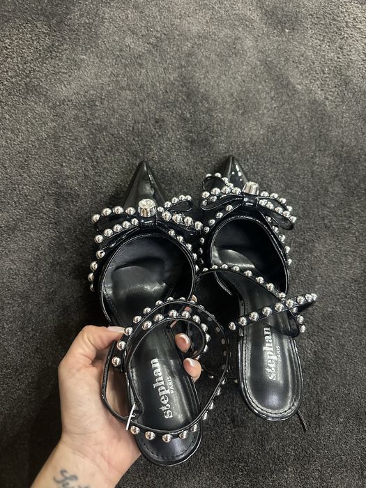 Черни официални обувки на ток