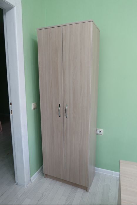 Продаю парты и стулья, учительские столы и шкафы