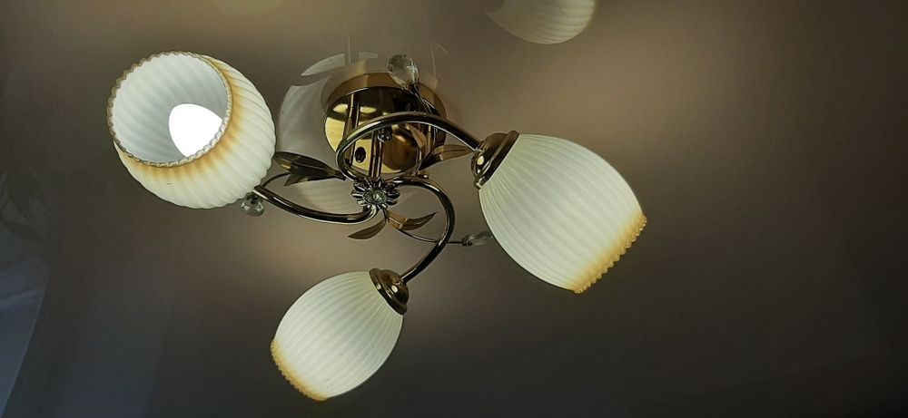 Продаётся люстра