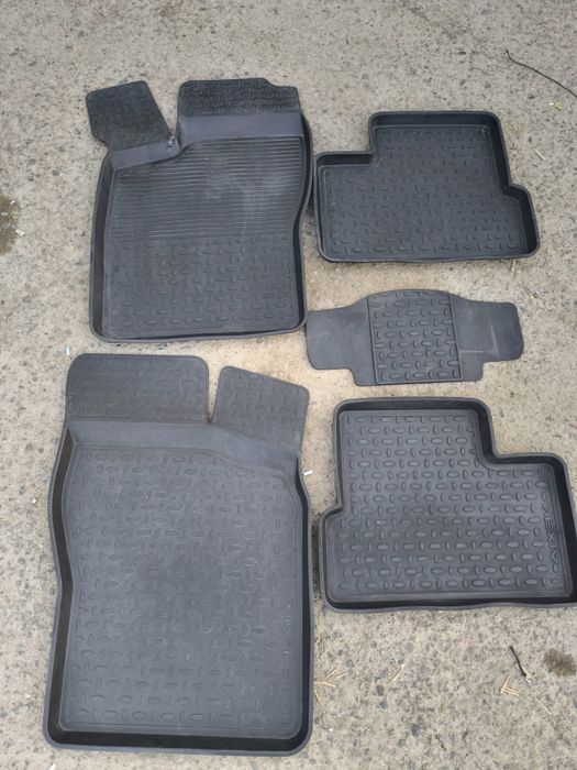 Продам резиновые полики от нексий 1-2